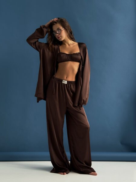 Costum din trei piese ciocolata: pantaloni, camasa, top