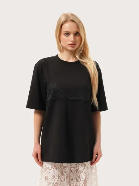 Tricou negru cu dantelă neagră