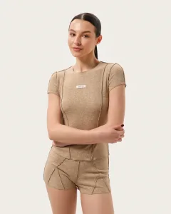 Set din material cu nervuri cappuccino: pantaloni scurți și tricou