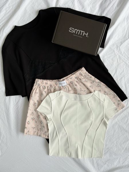 Secret Box: 2 tricouri, 1 pantaloni scurți