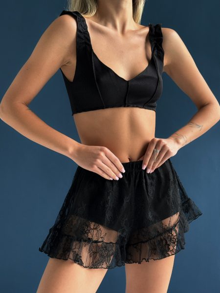 Șorturi negre din dantelă cu model floral