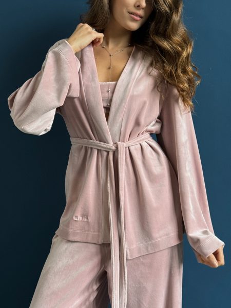 Costum triplă din catifea pudrată: pantaloni cu volane, kimono și top