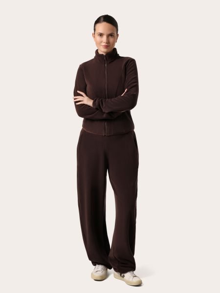 Costum culoare ciocolată din fleece premium cu hanorac cambrat cu fermoar