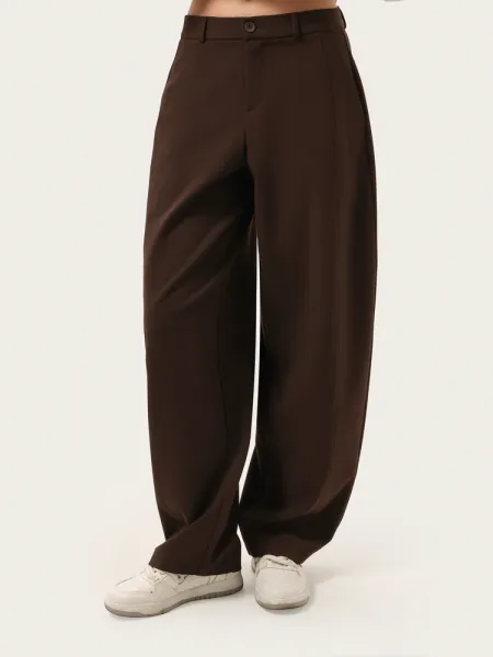 Pantaloni clasici maro ciocolatiu cu cusături decorative