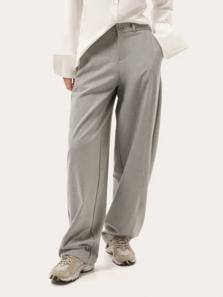 Pantaloni de bază gri deschis cu cusături decorative