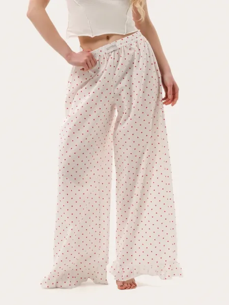 Pantaloni de vară în culoare lăptoasă cu volane și inimioare