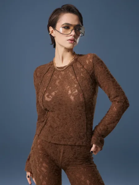 Bluză slim caramel cu mânecă lungă din dantelă texturată pufoasă