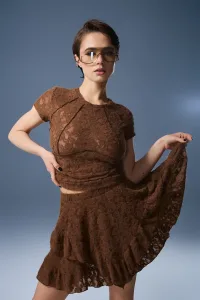 Tricou caramel din dantelă texturată pufoasă